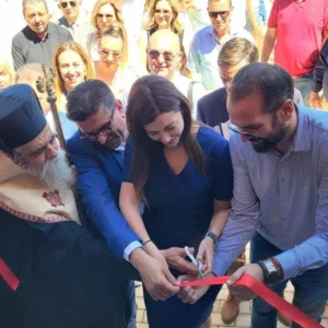 Εκοψε την κορδέλα στη Νέα Μανωλάδα η Υπουργός Παιδείας Εκοψε την κορδέλα στη Νέα Μανωλάδα η Υπουργός Παιδείας