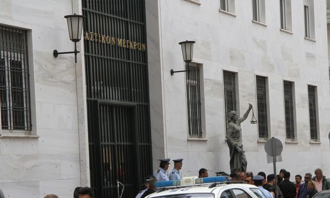 Ηλεία: 81χρονος κατέρρευσε έξω από τα δικαστήρια της Αμαλιάδας