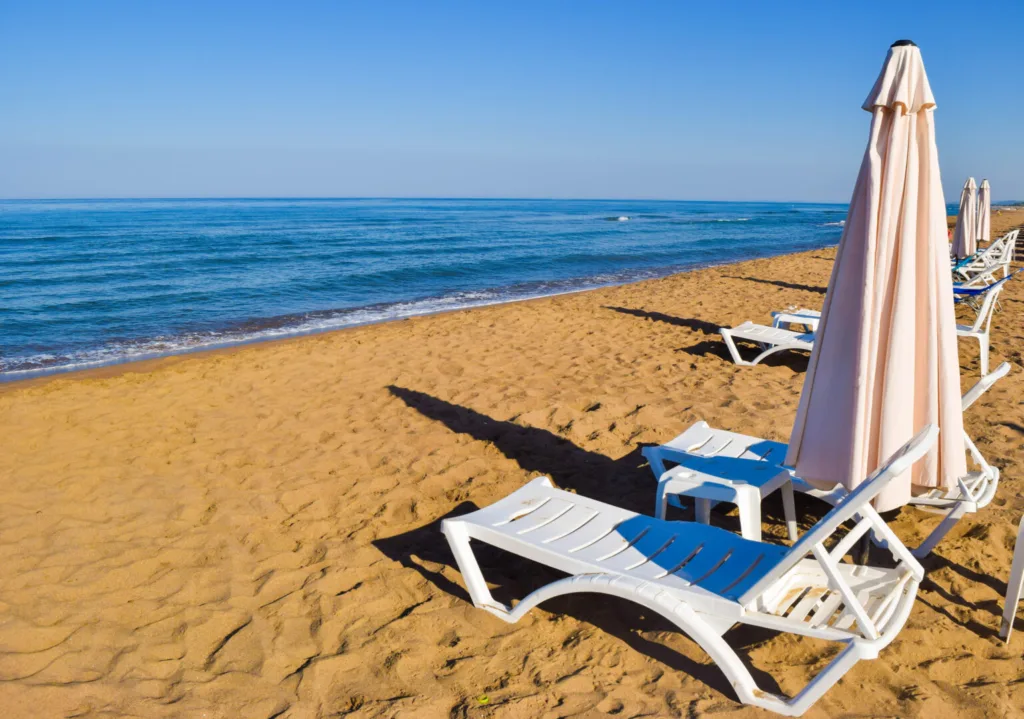 Κορυφαίες παραλίες, σχετικά κοντά στην Αθήνα, «δύο βήματα» από την Πάτρα ΦΩΤΟ