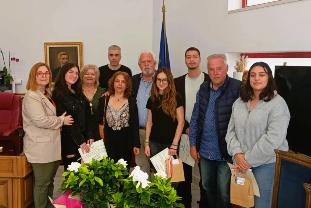 Ο Δήμαρχος Ήλιδας τίμησε την ομάδα ρομποτικής του 2ου ΓΕΛ Αμαλιάδας ΦΩΤΟ