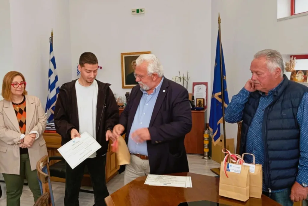 Ο Δήμαρχος Ήλιδας τίμησε την ομάδα ρομποτικής του 2ου ΓΕΛ Αμαλιάδας ΦΩΤΟ