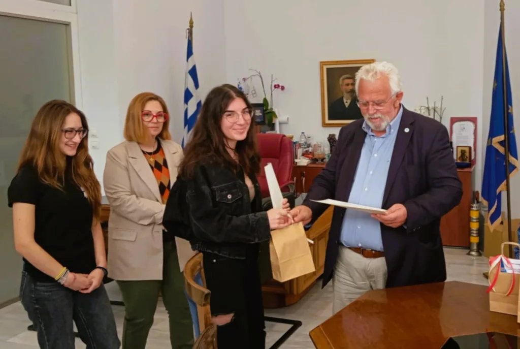 Ο Δήμαρχος Ήλιδας τίμησε την ομάδα ρομποτικής του 2ου ΓΕΛ Αμαλιάδας ΦΩΤΟ