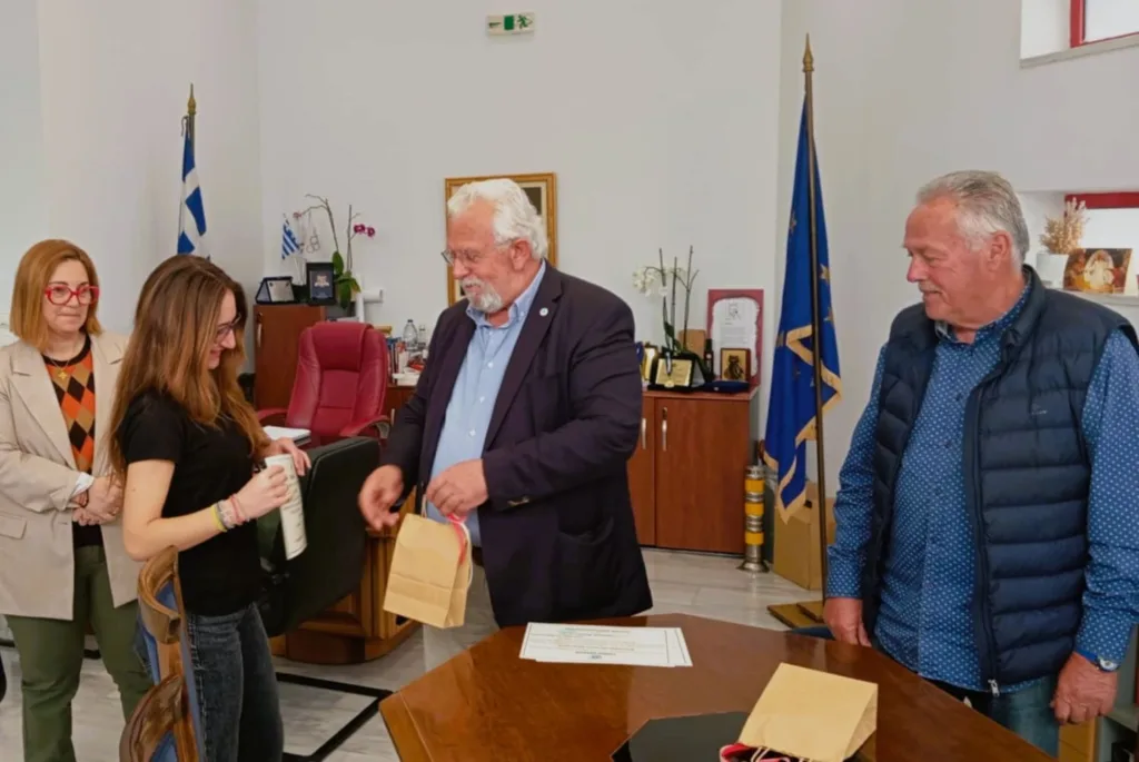 Ο Δήμαρχος Ήλιδας τίμησε την ομάδα ρομποτικής του 2ου ΓΕΛ Αμαλιάδας ΦΩΤΟ