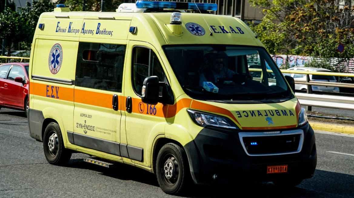 Τρεις τραυματίες σε σοβαρό τροχαίο στον Πύργο – Μετωπική σύγκρουση και παράσυρση δικύκλου ΦΩΤΟ