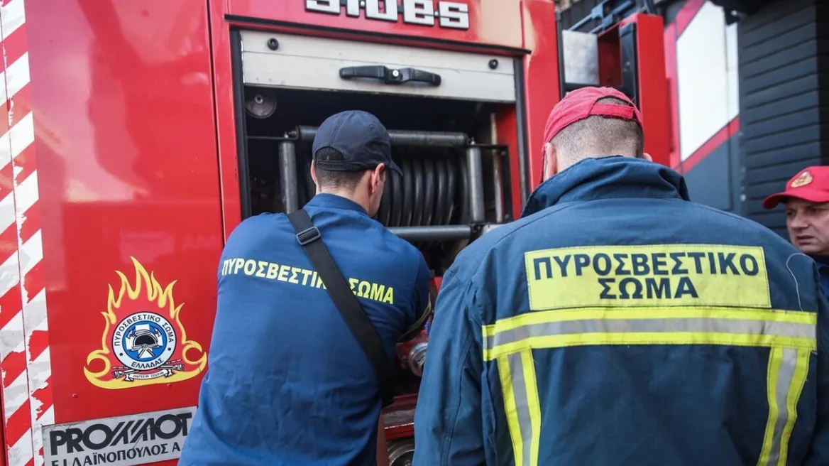 Νέα Μανωλάδα: Αυτοκίνητο τυλίχτηκε στις φλόγες εν κινήσει ΦΩΤΟ