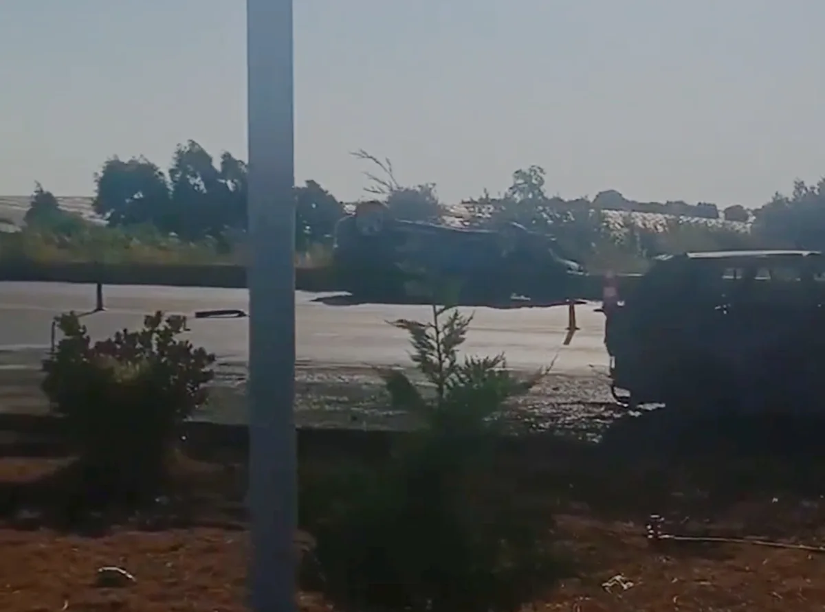 Πατρών-Πύργου: Αυτοκίνητο «έπεσε» από φορτηγό!