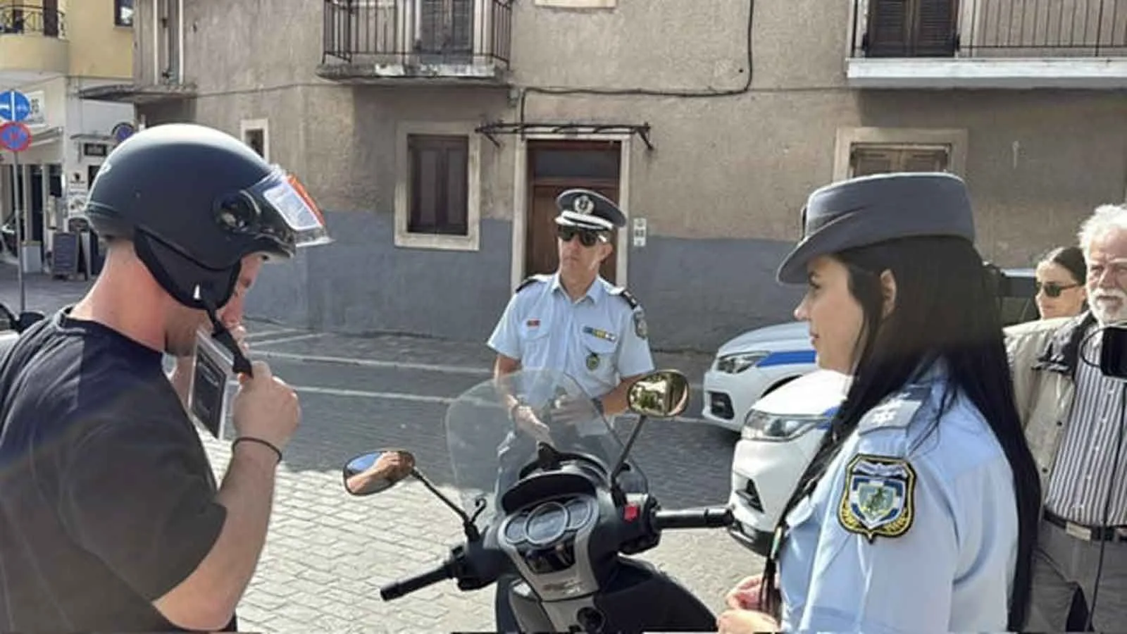«Μηδενική ανοχή» στη μη χρήση κράνους: Σχεδόν 2.800 παραβάσεις σε μία εβδομάδα, πόσες βεβαιώθηκαν στη Δυτική Ελλάδα