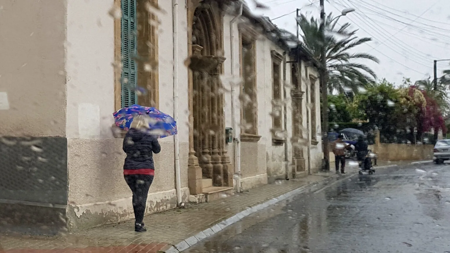 Ήπιο το «πέρασμα» της κακοκαιρίας από τη Δυτική Ελλάδα: Τι λένε οι μετεωρολόγοι, πού αναμένονται καταιγίδες τις επόμενες ώρες