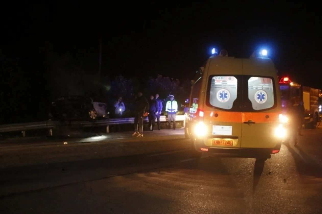 Πύργου – Πατρών: Αναστροφή ΙΧ χωρίς φώτα, τραυματίστηκε δικυκλιστής ΦΩΤΟ