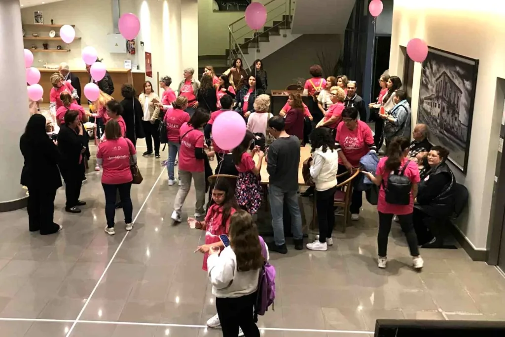 «Πλημμύρισε» η Αμαλιάδα για τον καρκίνο του μαστού ΦΩΤΟ