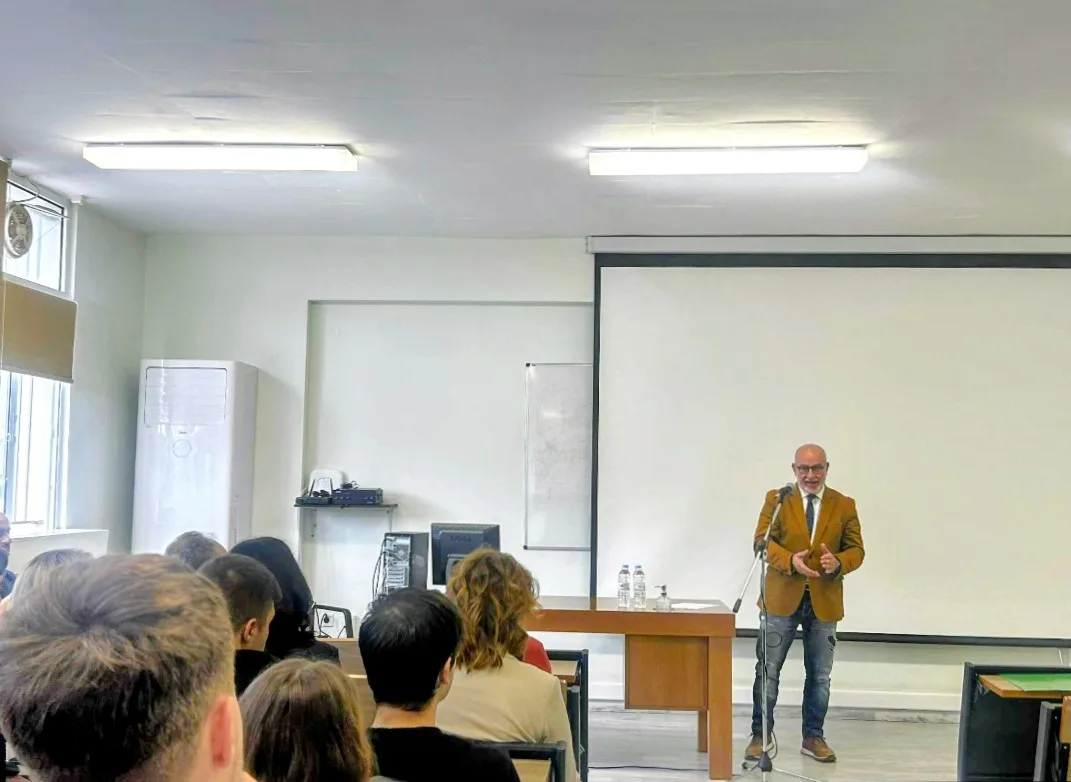 Στην υποδοχή πρωτοετών του Τμήματος Διοίκησης Τουρισμού ο αντιπεριφερειάρχης Πάνος Σακελλαρόπουλος