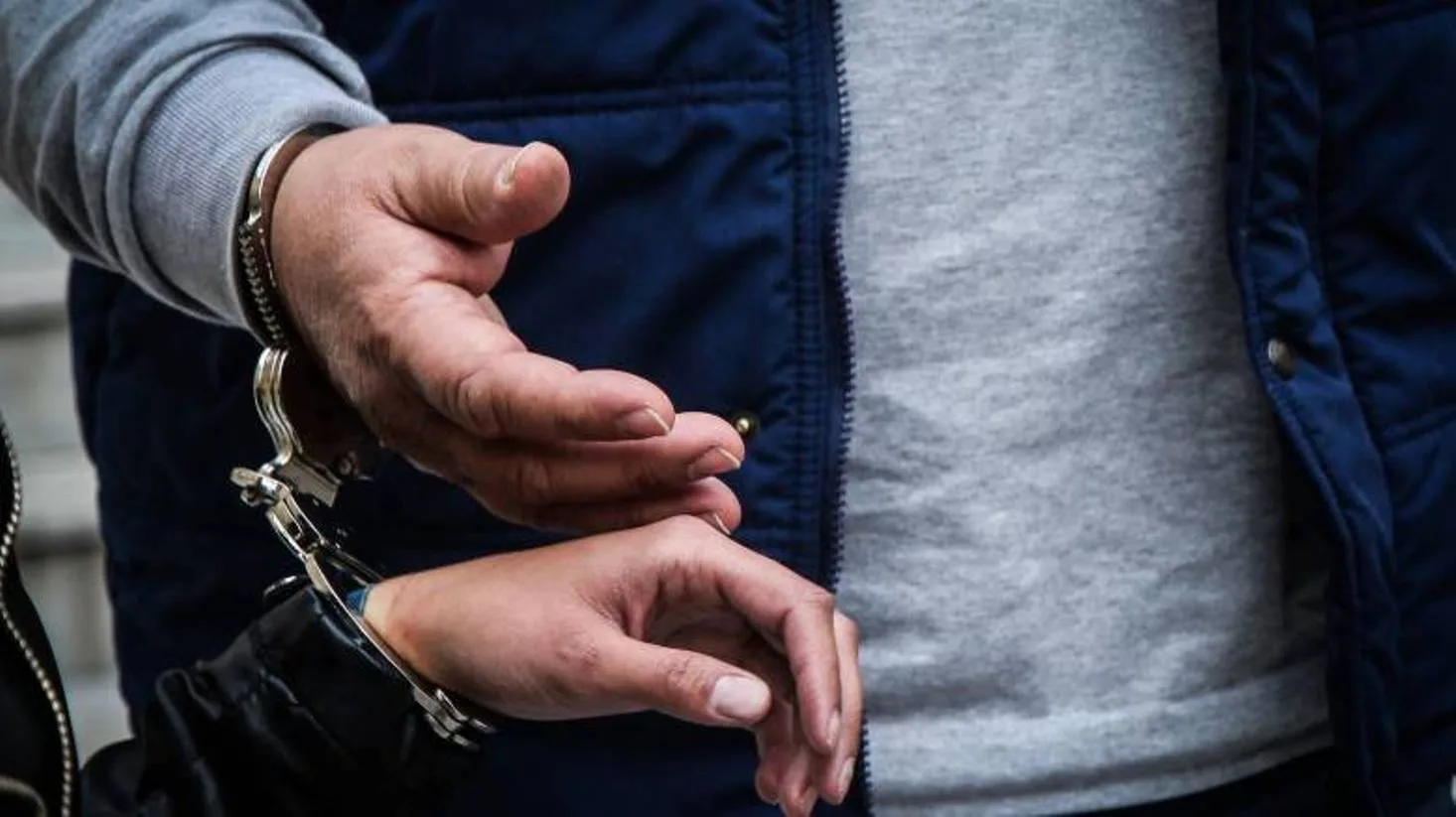 Χειροπέδες για ναρκωτικά και φαρμακευτικά δισκία σε Αγρίνιο και Πύργο