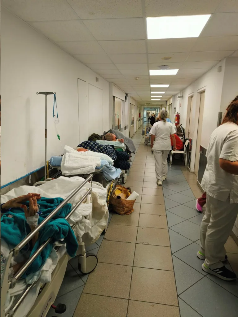 ΕΙΝΑ: 215 διακομιδές σ' ένα μήνα από Πύργο - Πάτρα, ασθενείς σε ράντζα επί 3ημερο ΦΩΤΟ