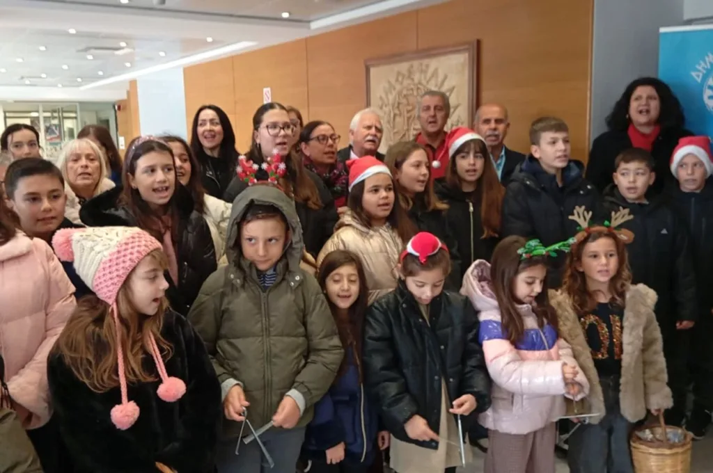Κάλαντα, παιδικές φωνές και γιορτινή ζεστασιά στον Δήμο Ήλιδας παραμονή Χριστουγέννων ΦΩΤΟ Κάλαντα, παιδικές φωνές και γιορτινή ζεστασιά στον Δήμο Ήλιδας παραμονή Χριστουγέννων ΦΩΤΟ