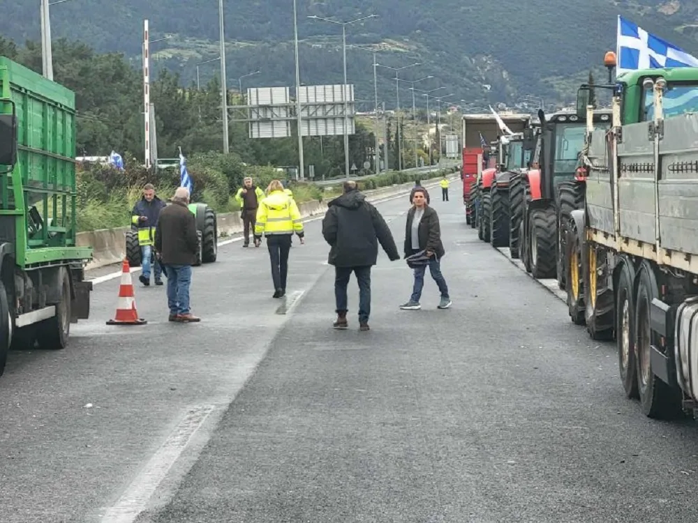Μπλόκα αγροτών: Το plan Β και οι σκέψεις για πρόστιμα στα τρακτέρ στις Εθνικές Οδούς, που ανοίγουν οι δρόμοι