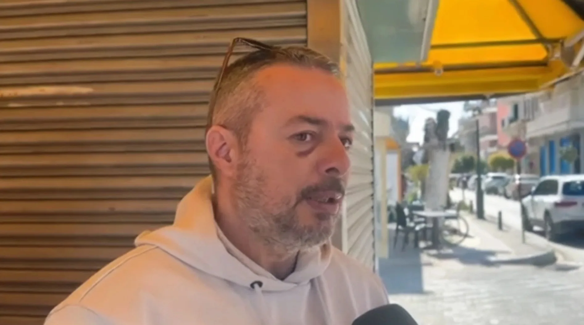 «Εχω σκεφτεί να φύγω από τη Γαστούνη» λέει ο περιπτεράς που ξυλοκοπήθηκε από ομάδα Ρομά ΒΙΝΤΕΟ