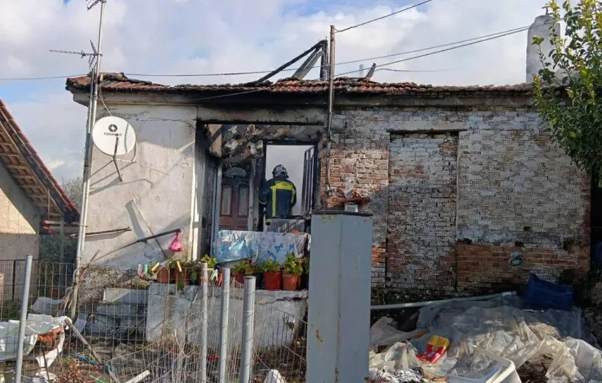 Ηλεία: Φωτιά σε σπίτι στην Ακροποταμιά Πηνείας – Στο νοσοκομείο ηλικιωμένος