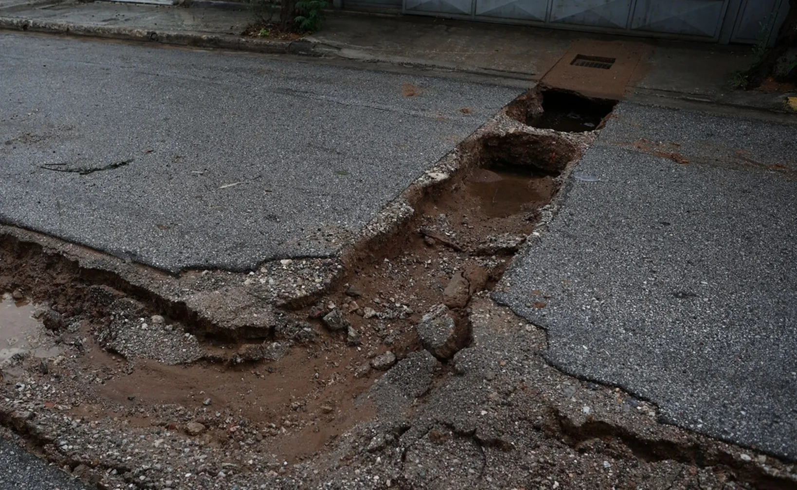 Κλειστή λόγω καθίζησης η επαρχιακή οδός Πύργου – Οινόης, πως διεξάγεται η κίνηση