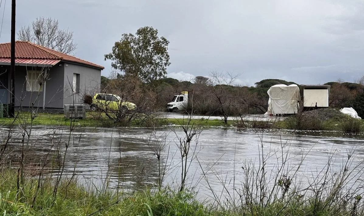 Κόκκινος συναγερμός λόγω κακοκαιρίας σε Ηλεία και Μεσσηνία: Ζημιές, κατολισθήσεις και πλημμυρικά φαινόμενα
