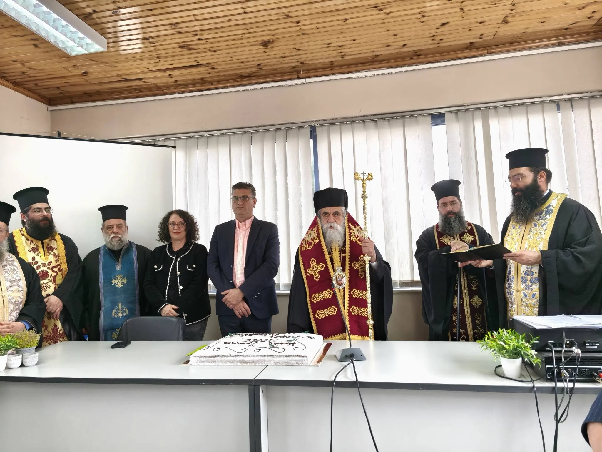 Λεχαινά: Ο δήμος έκοψε την πρωτοχρονιάτικη πίτα του